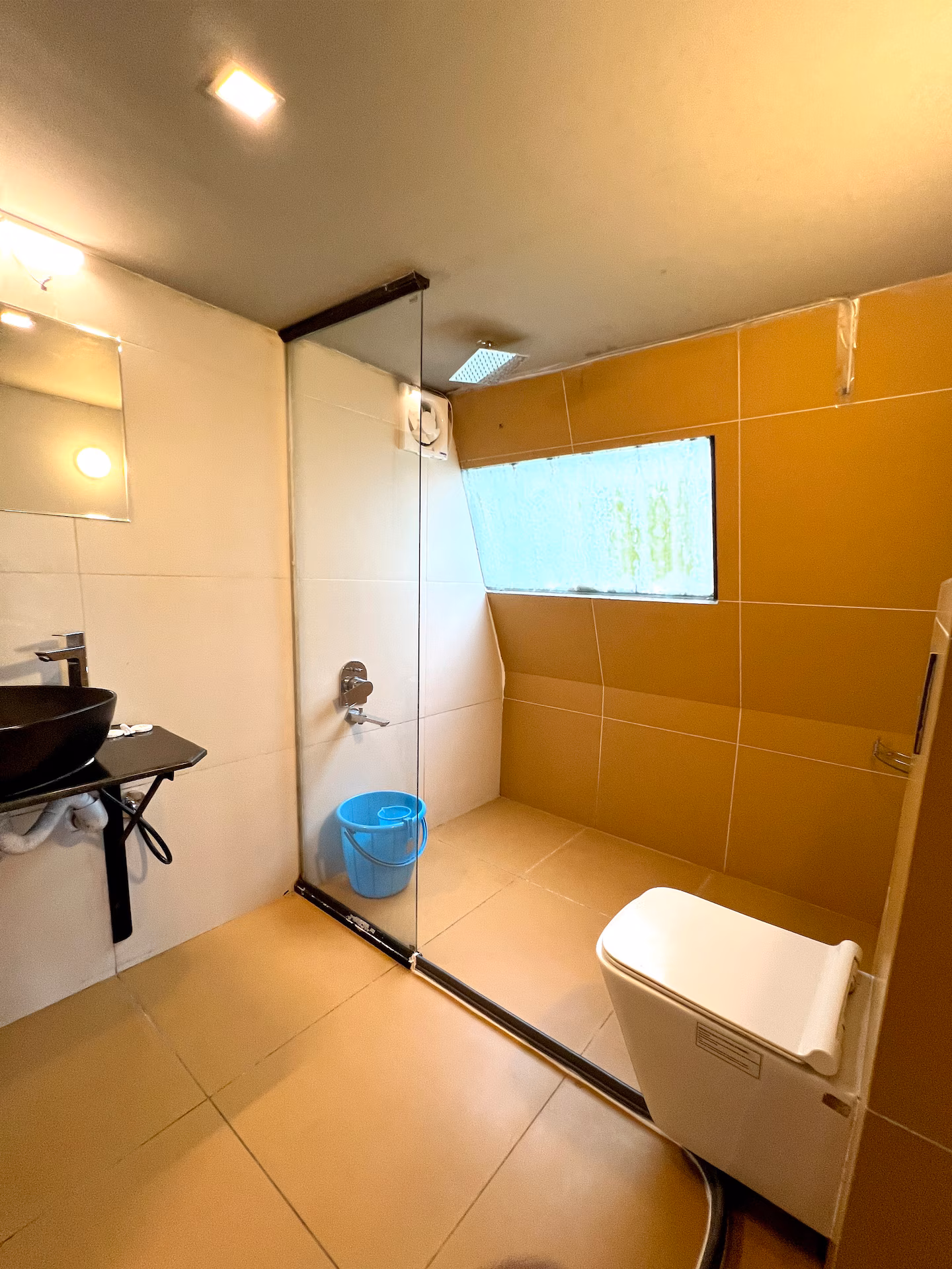 The bathroom at Lazyblue, Kabani Riverside
