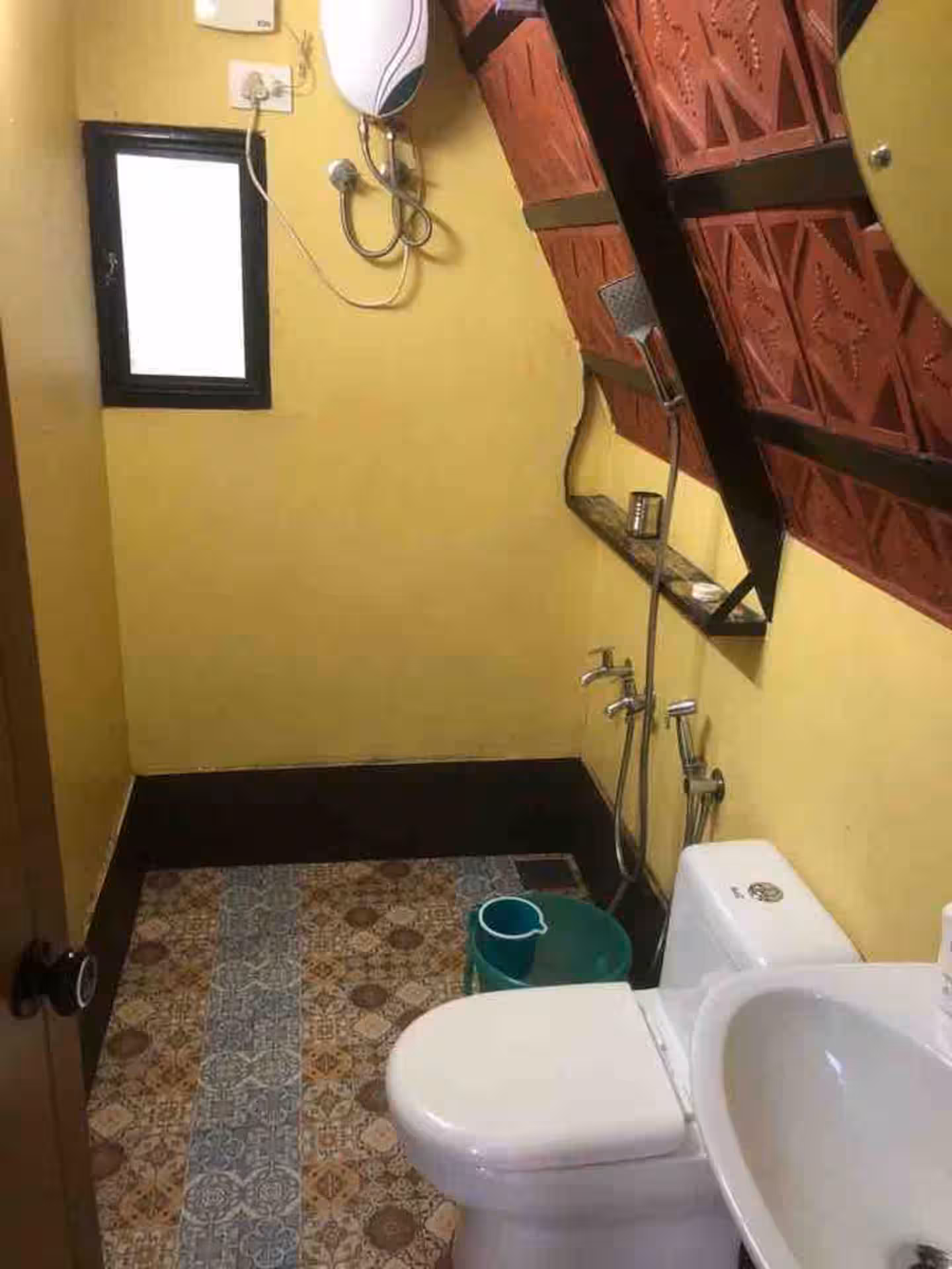 Full bathroom at Riverloft, Kabani Riverside