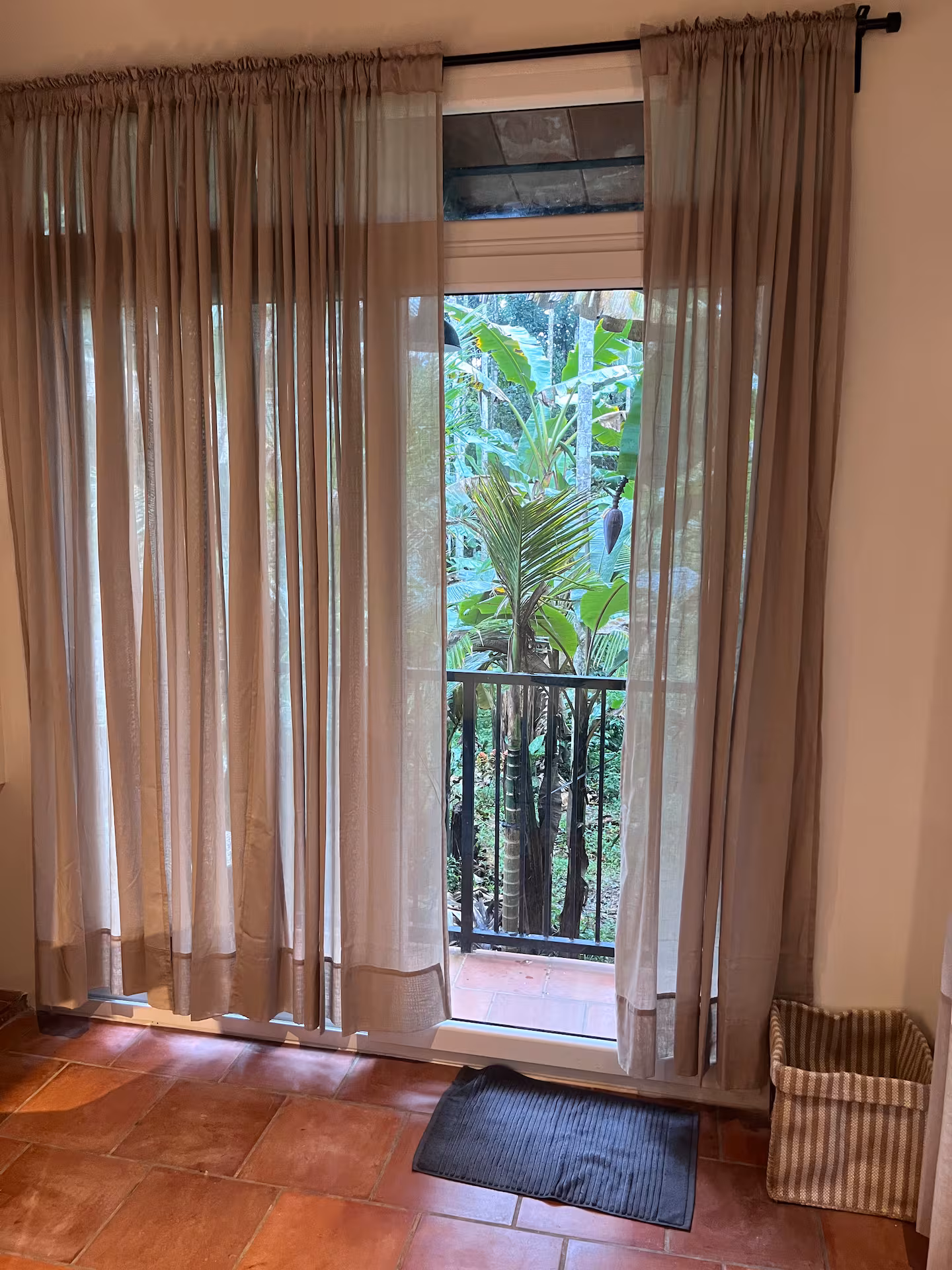 The living space at The Writer's Cabin, Kabani Riverside